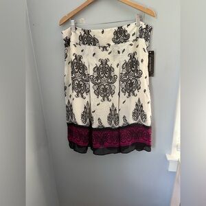 CHIC, PLEATED BEIGE BLACK AND MAGENTA PAISLEY‎ SKIRT,